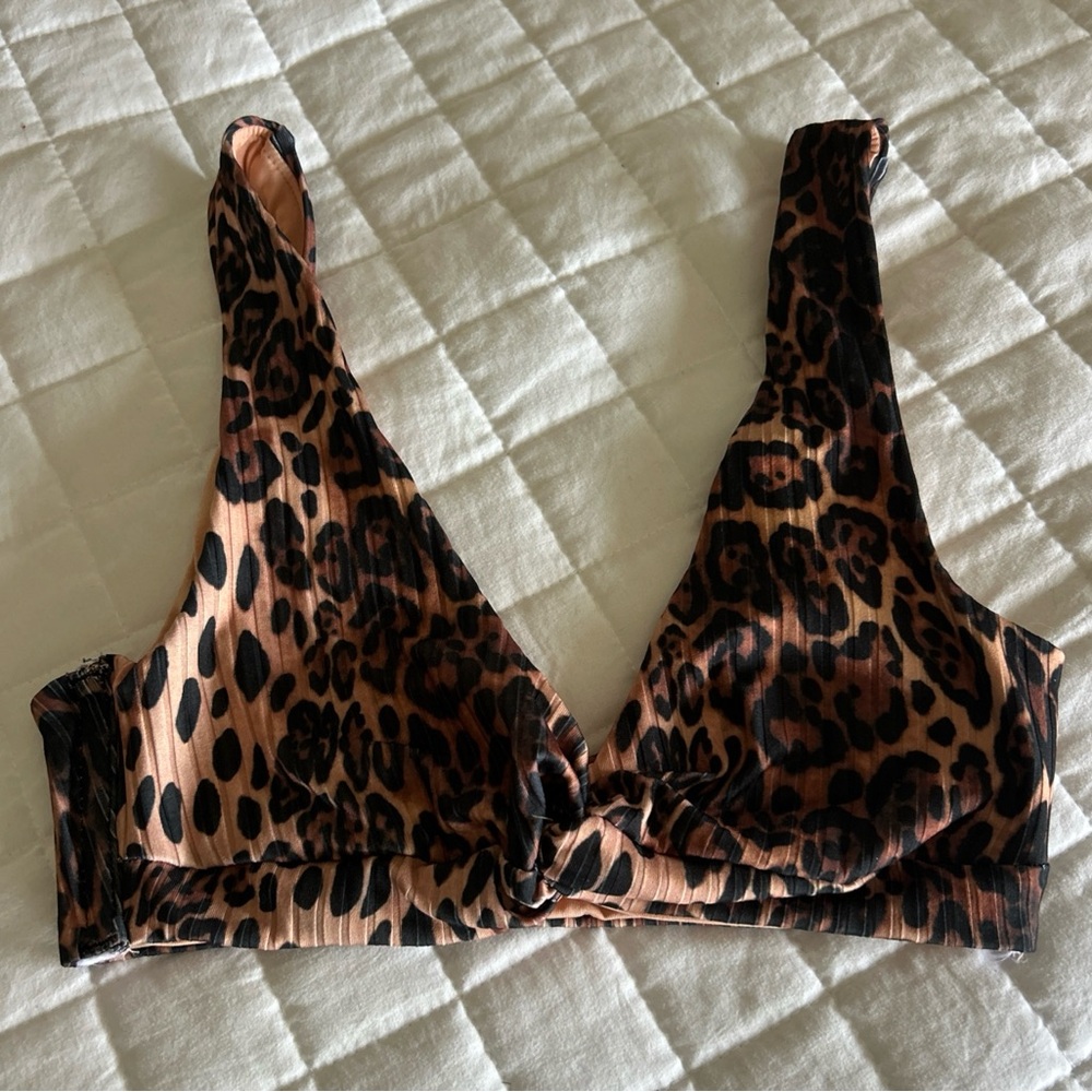NWOT ASOS DESIGN Leopard Print Rib Knot Crop Bikini Top US 4